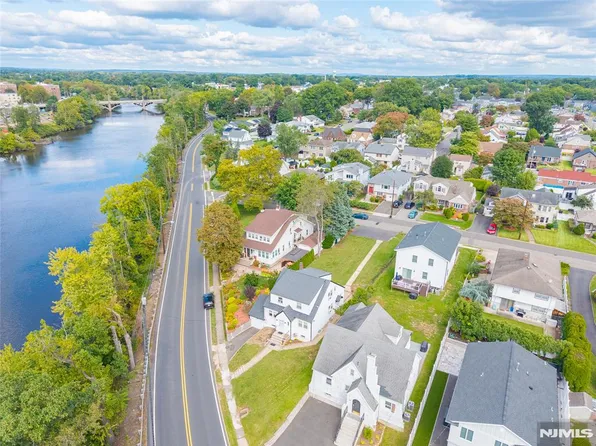 229 River Drive, Elmwood Park, NJ 07407