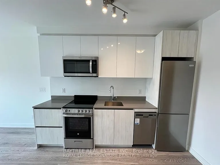 352 Front St W #622 — Photo 2