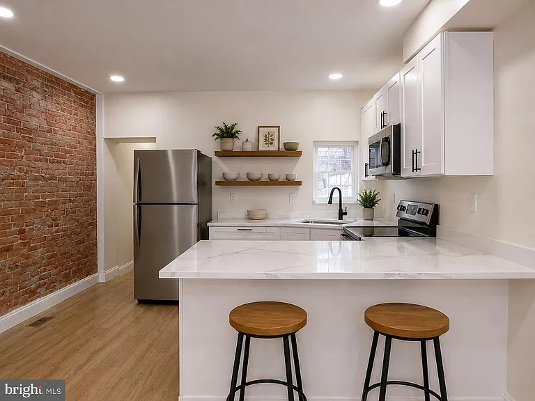 2762 Martha St — Photo 4