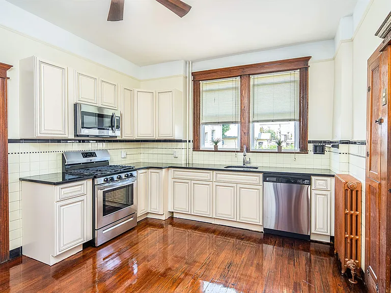 6415 Bergenwood Ave #1 — Photo 2
