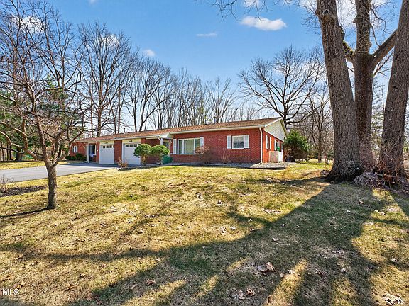 3rd image of 4C Lacosta Drive