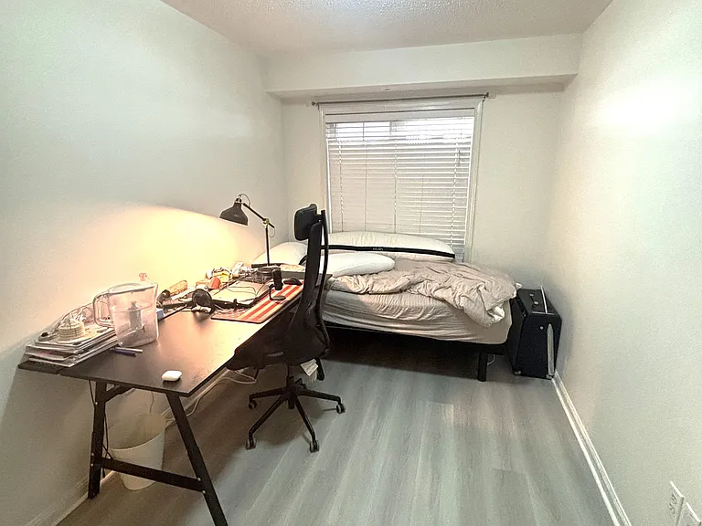 764 Neighbourhood Cir #4 — Photo 12