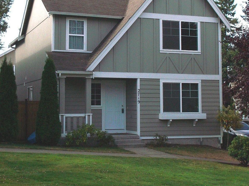 Home faces courtyard