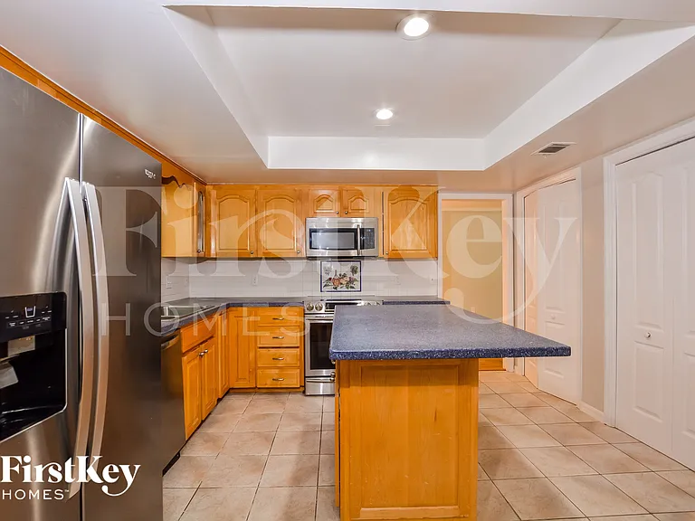 111 Slade Dr — Photo 5