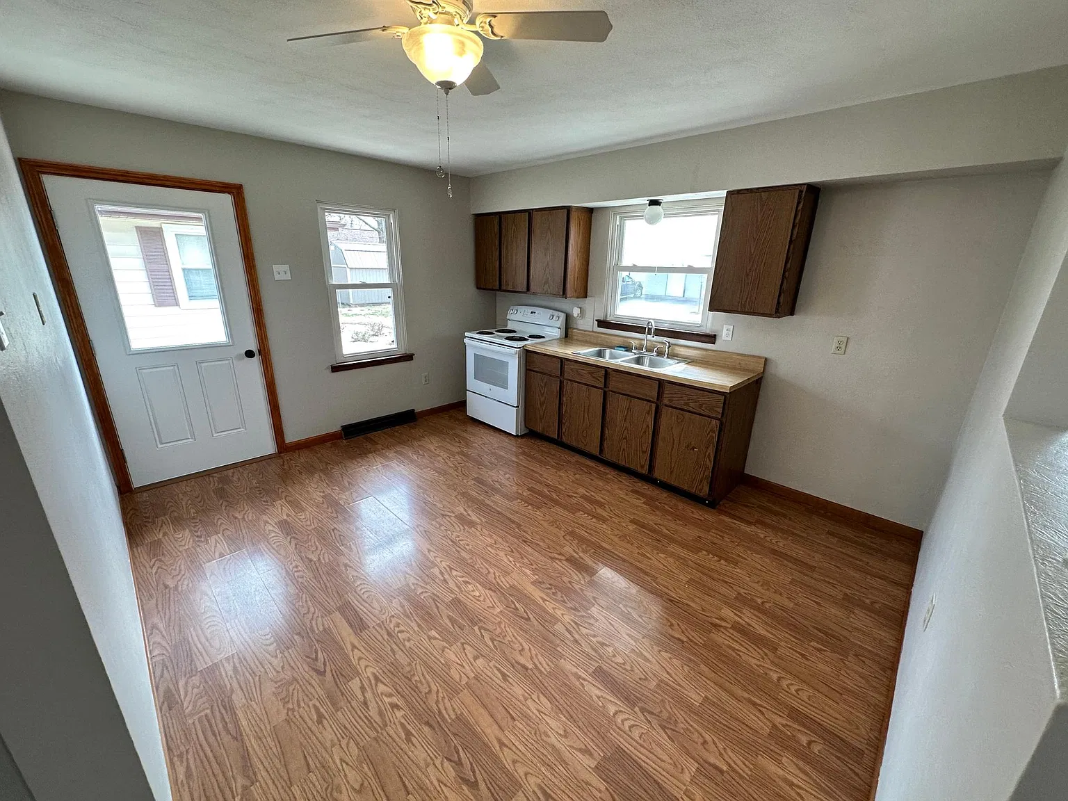 213 Campus Dr — Photo 4