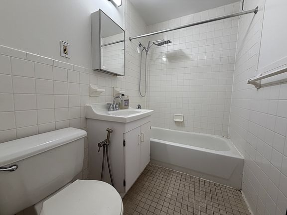 5th image of 234 W 123rd St APT 2