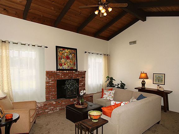 3rd image of 102 Mesa Verde Ln