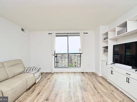 5th image of 2050 Jamieson Ave APT 1113