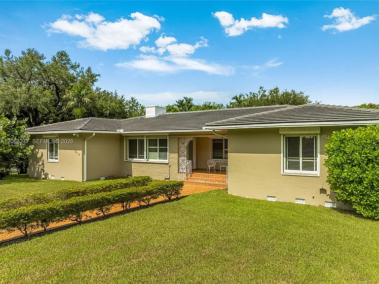 2514 E Granada Blvd — Photo 53