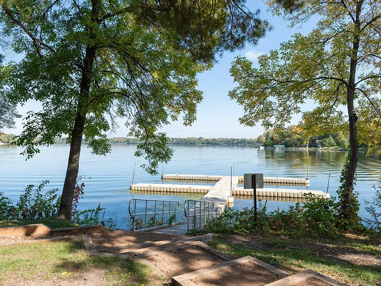 10890 S Shore Dr #17 — Photo 32