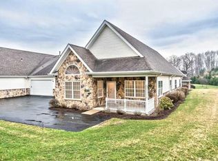 120 Canter Ln, Gibsonia, PA 15044