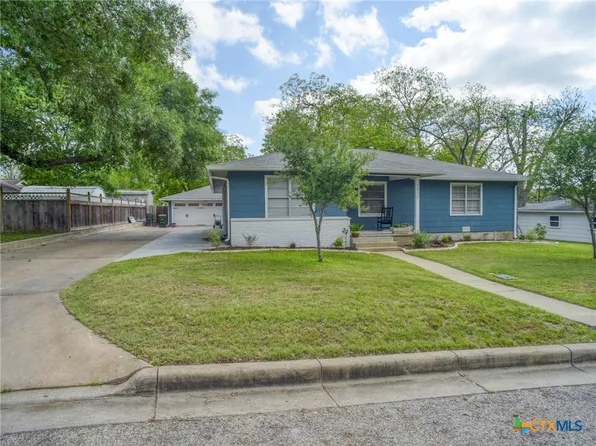 1311 N Avenue F, Shiner, TX 77984