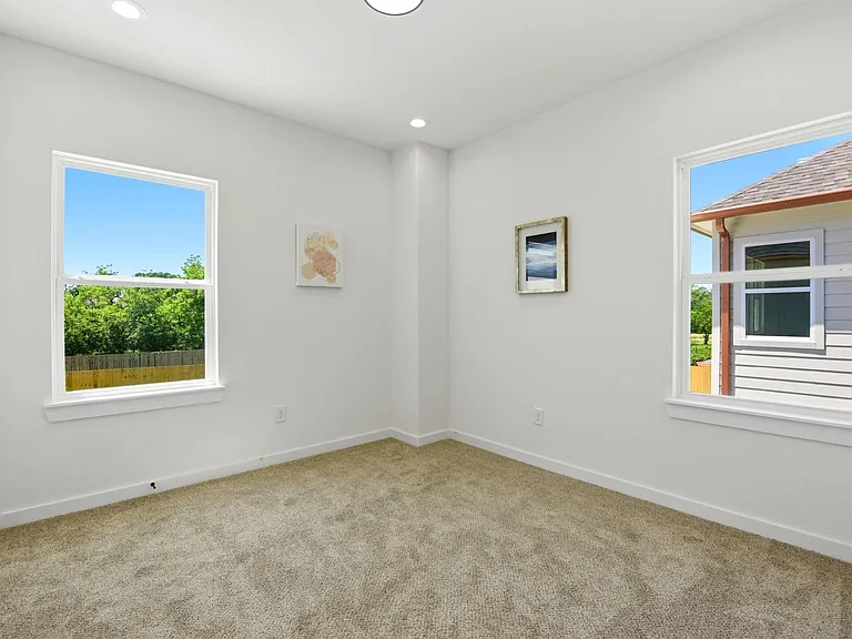 6113 Haight St — Photo 24