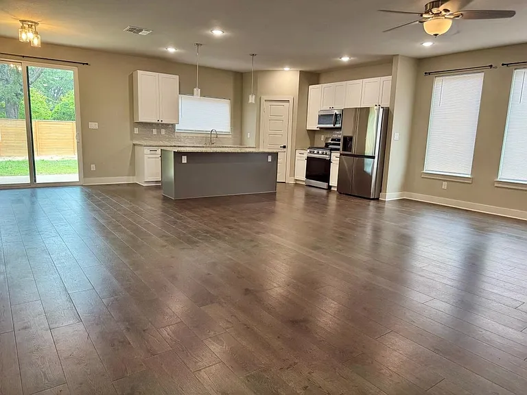 15468 Anna Ln — Photo 2