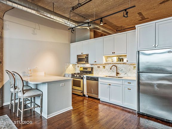 5th image of 900 N Kingsbury St APT 854