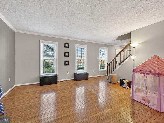 3rd image of 16219 Sunny Knoll Dr