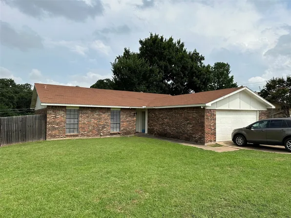 2304 Chinaberry Dr, Bedford, TX 76021
