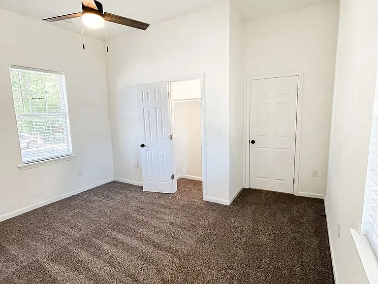 1025 W 13th St — Photo 12