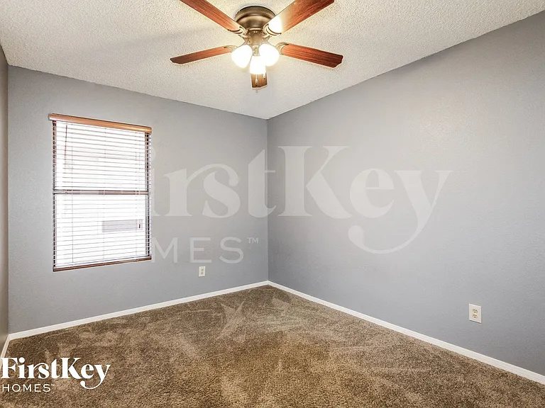 6410 W Townley Ave — Photo 10