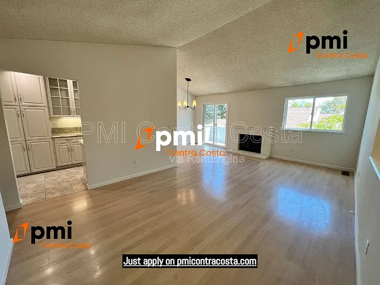 409 Camelback Rd — Photo 3
