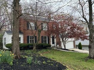 1121 North Dr, Saint Louis, MO 63122