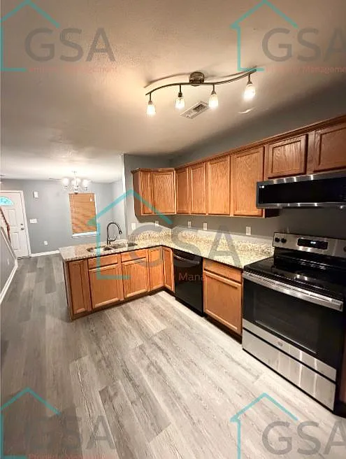 4 bed, 2.5 bath, $1,700 — Photo 2