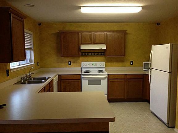 3rd image of 8215 Leaning Oak Ct
