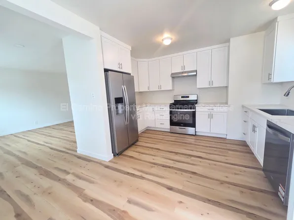 3164 Pine Ave, Long Beach, CA 90807