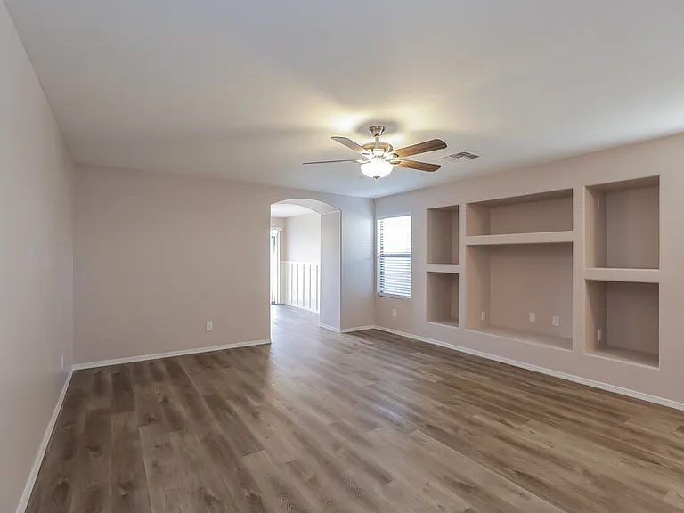 7302 S 253rd Ave — Photo 3