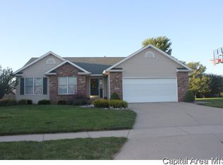 823 Mulberry Ct, Chatham, IL 62629