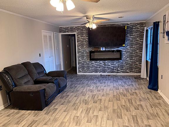 2nd image of 2211 Marilynn St