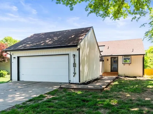 1817 NE Gatewood Dr, Lees Summit, MO 64086