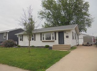 1135 Galbraith Dr, Clinton, IA 52732