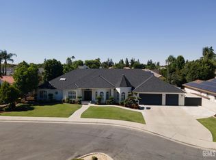 9100 Saint Cloud Ln, Bakersfield, CA 93311