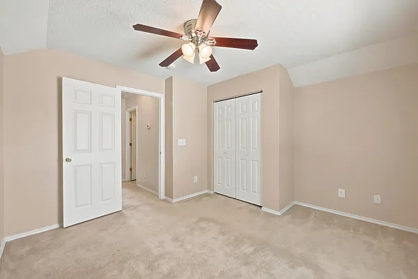 914 Bur Oak Ct — Photo 12