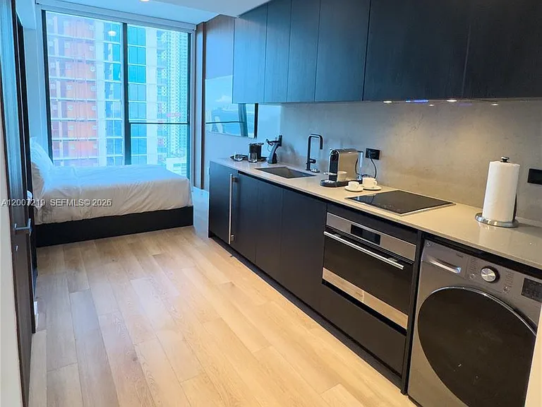 20 NE 11th St #3006B — Photo 3