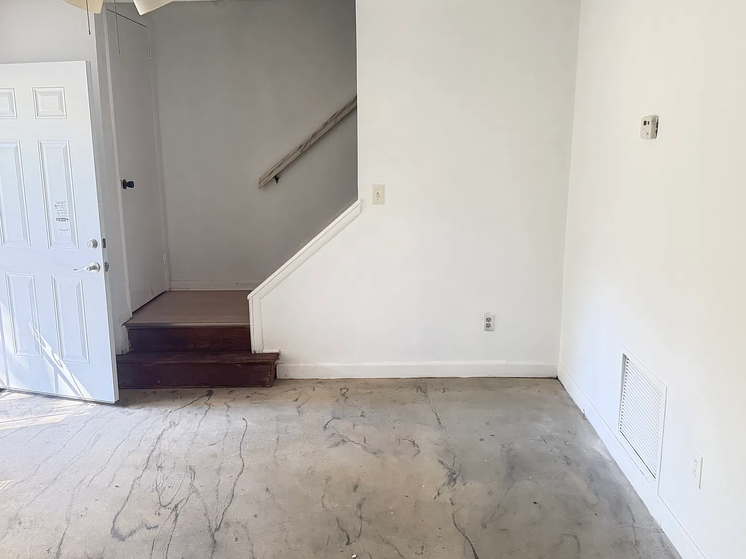 2 bed, 1.5 bath, 1008 sqft, $1,200 — Photo 2