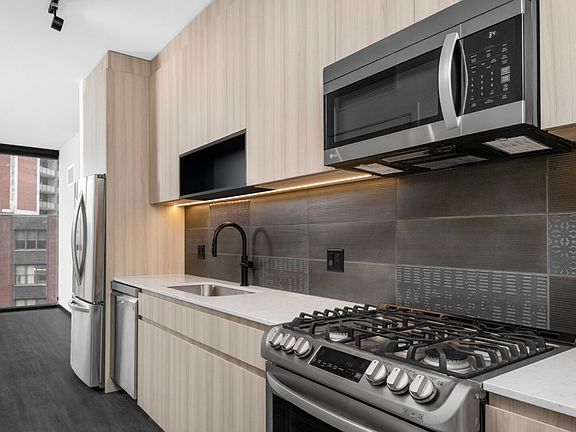 2nd image of 1380 W Randolph St #1203