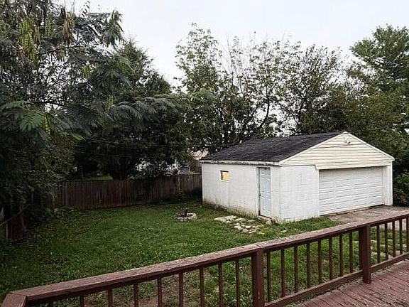4th image of 940 Tellega Ave