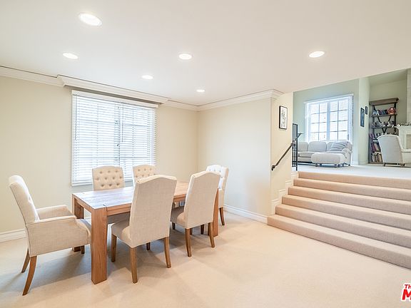 2nd image of 433 N Doheny Dr Unit 301