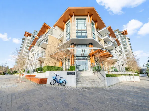 2779 Library Ln, North Vancouver, BC V7J 0B8