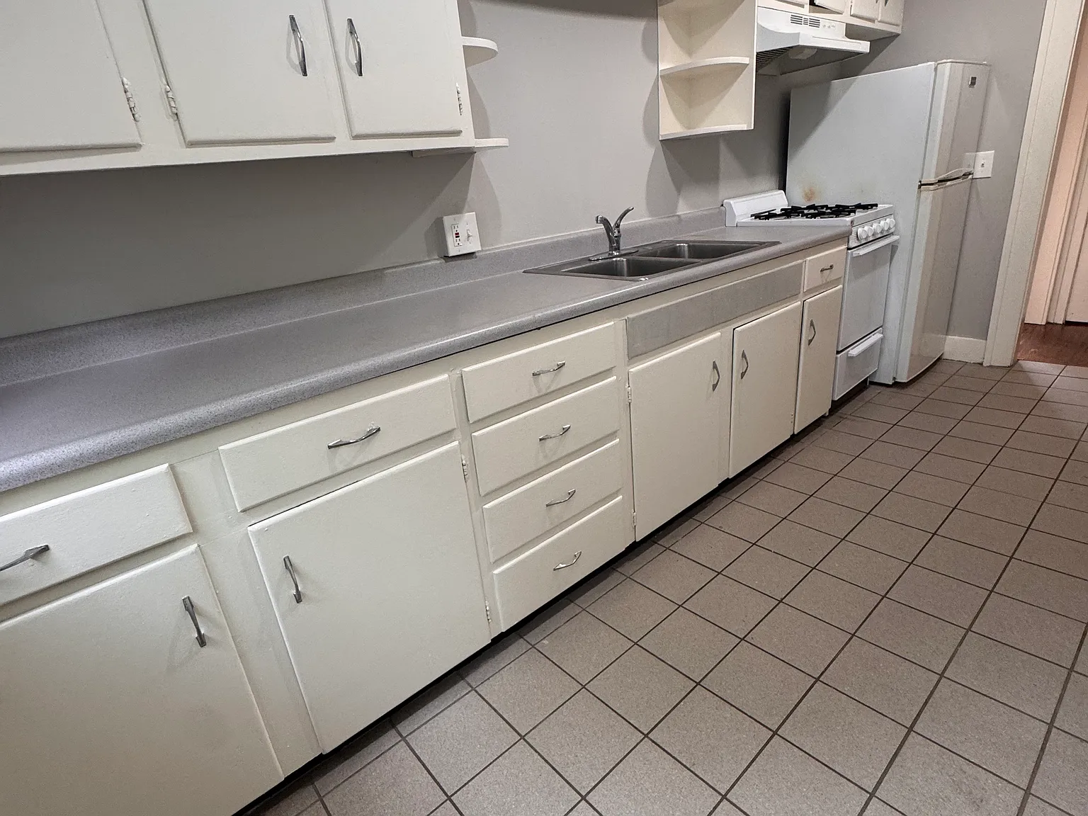 1 bed, 900 sqft, $1,100 — Photo 3