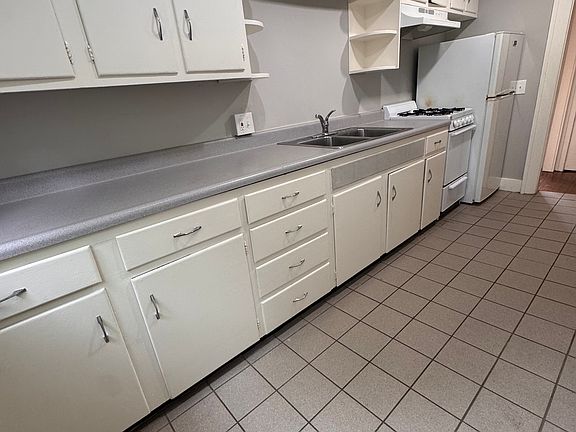 3rd image of 6 Canterbury Rd Unit 1