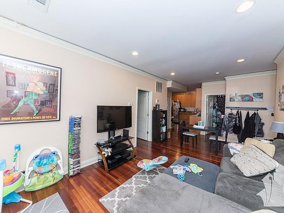 2nd image of 1706 W Farwell Ave #X3