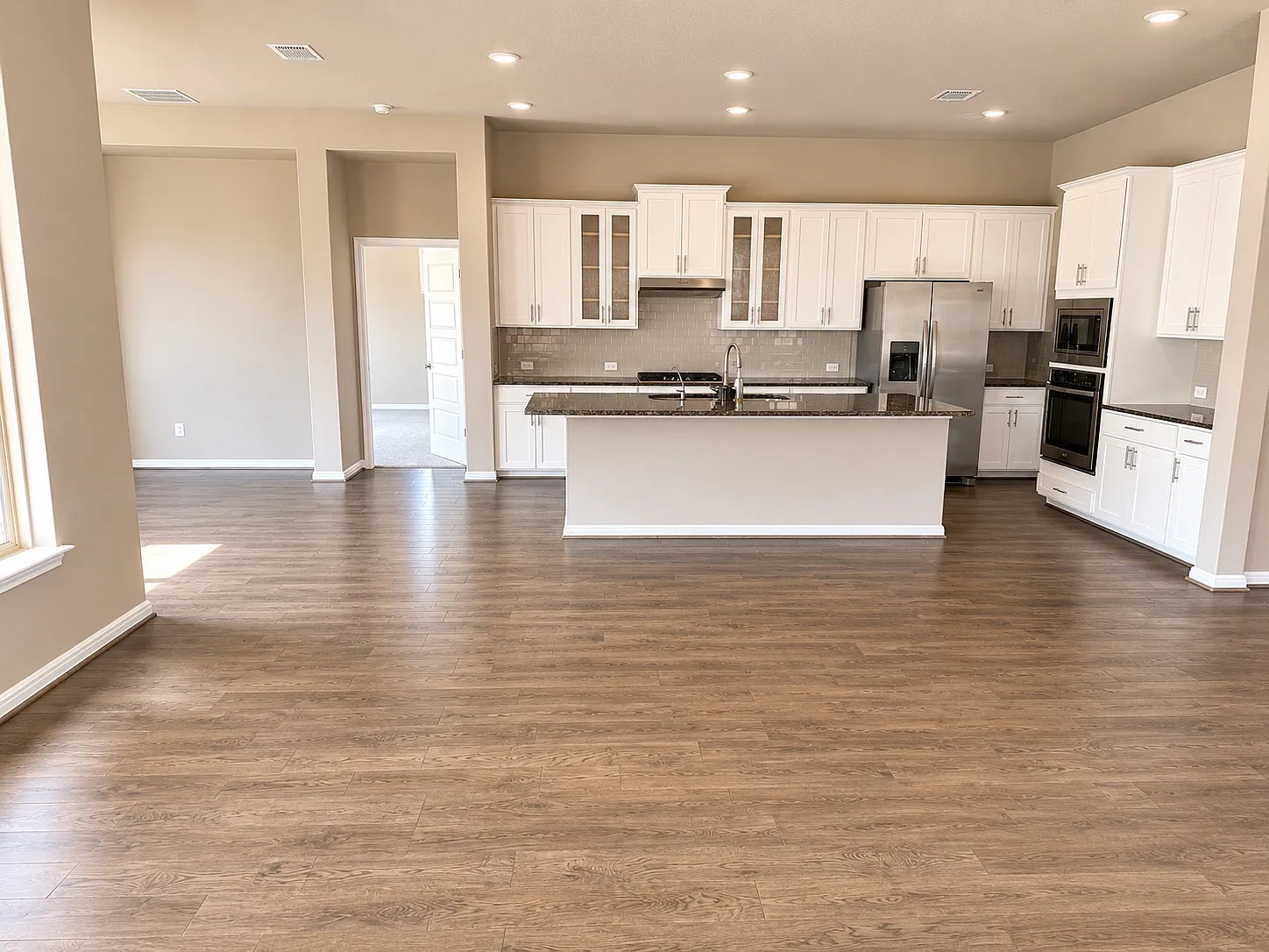 4 bed, 2681 sqft, $2,695 — Photo 4