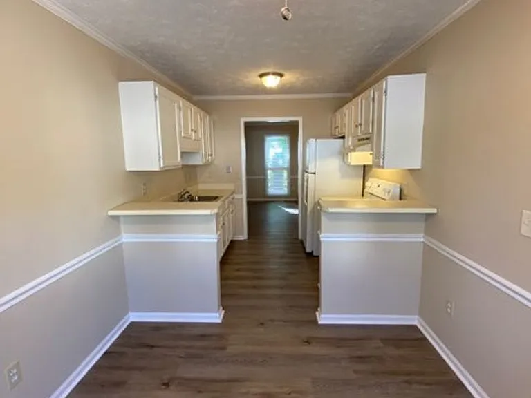 2836 New South Dr — Photo 3