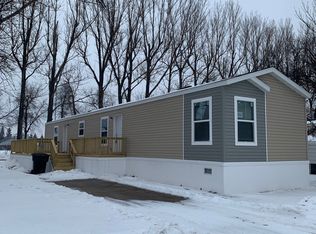 2466 Cumberland Rd, Grand Forks, ND 58201