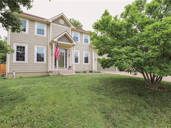 223 W Colleen Ct, Gardner, KS 66030