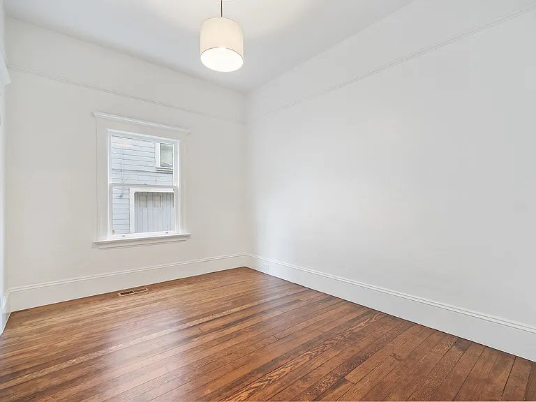 547 Union St — Photo 4