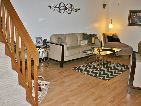 5th image of 601 SE Castle Ct
